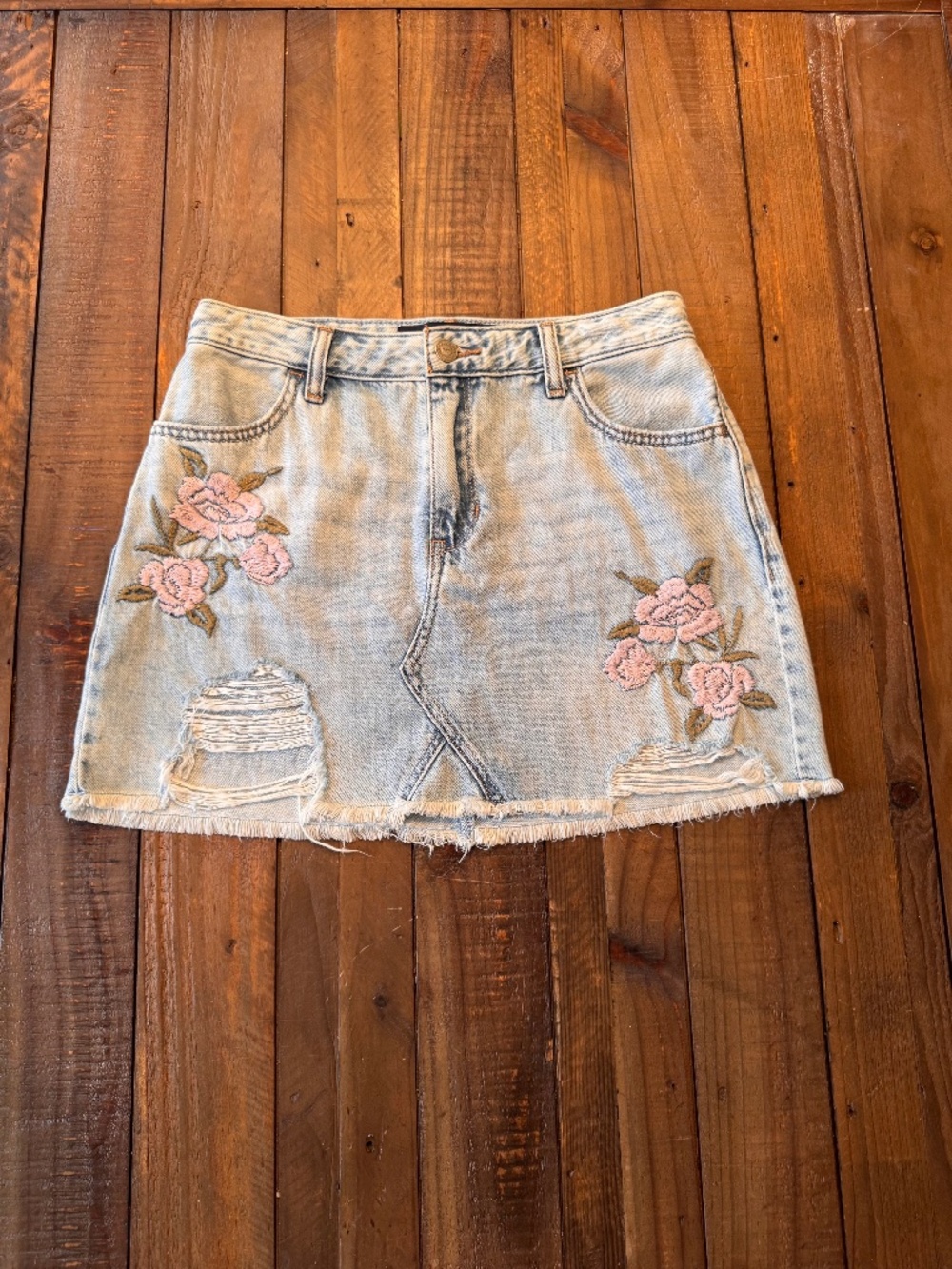 Hollister Destructed Floral Embroidered Denim Mini Skirt. Size 5